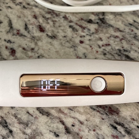 Kristin Ess Soft Wave Titanium Curling Wand, Beachy Waves & Curls 1 1/4" Barrel - Picture 6 of 14